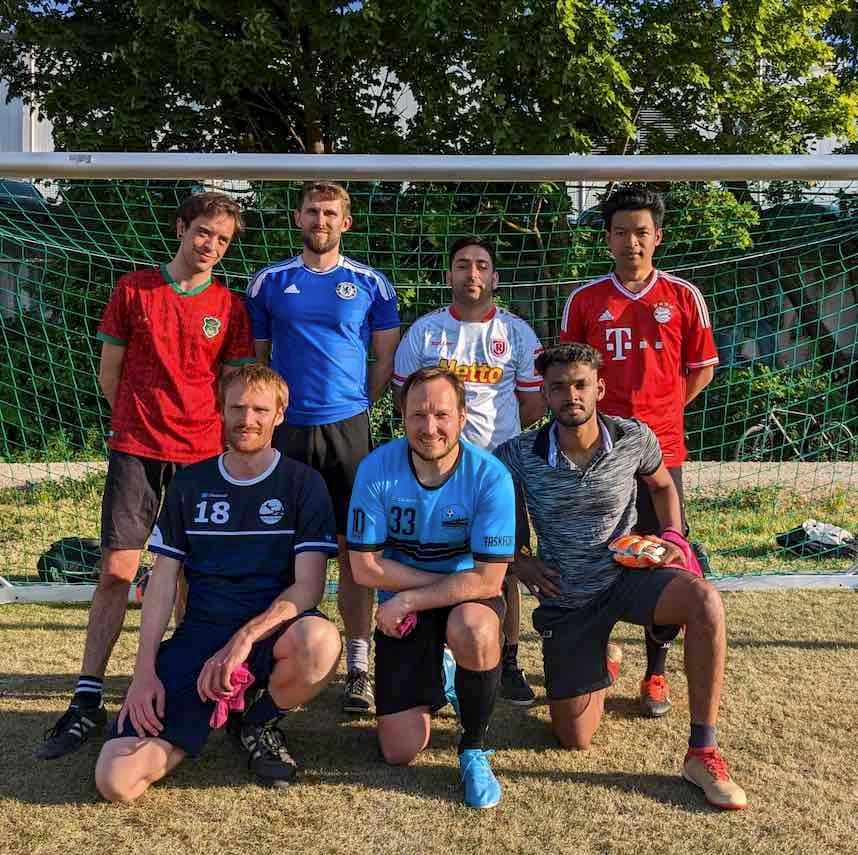 Mannschaftsbild beim Fussballtreff Regensburg im Sommer.