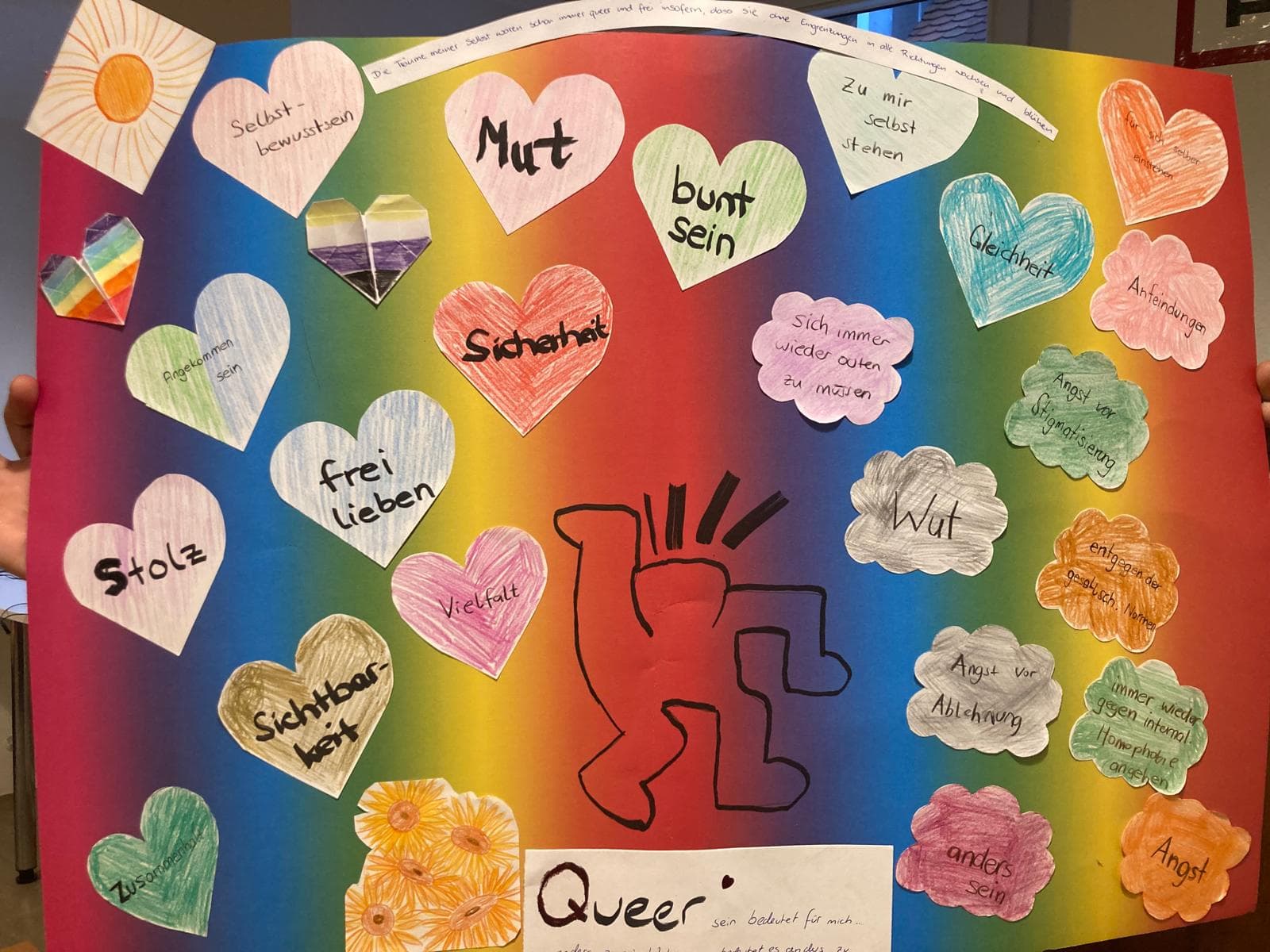 Queere Jugendliche treffen sich im Jugendzentrum.